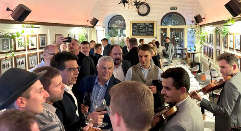 24 oldalas, színes-szagos propagandakiadvánnyal próbálja szavazásra ösztönözni az erdélyi magyarokat a kormány