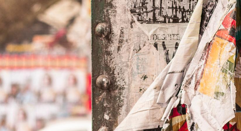 Pécs is besokallt: kitiltják a városból a gyűlöletkeltő plakátokat