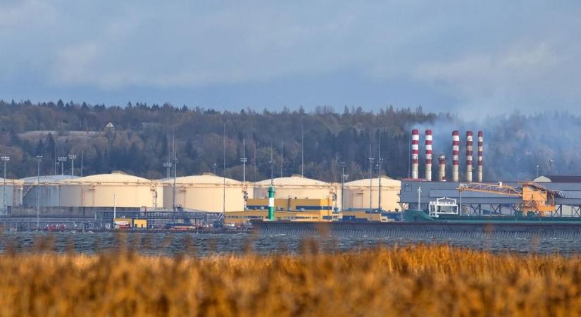 Videó: Ukrajna felrobbantotta Oroszország egyik legfontosabb olajközpontját – lángokban áll az Uszty-Luga kikötő