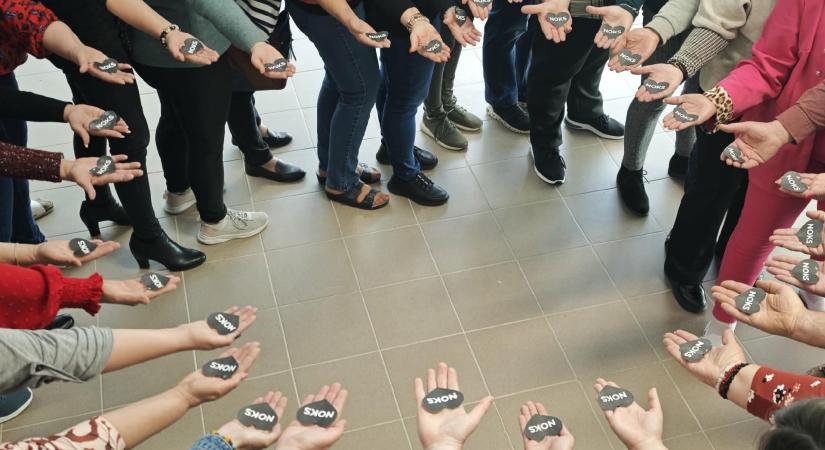 Nincs költségvetési fedezet a NOKS-os iskolai és óvodai dolgozók bérrendezésére