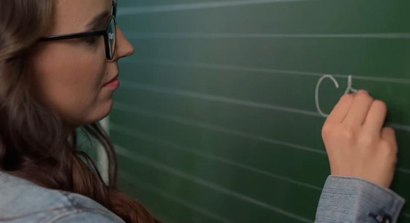 Nevelőszülei támogatásával talált új életre Renáta