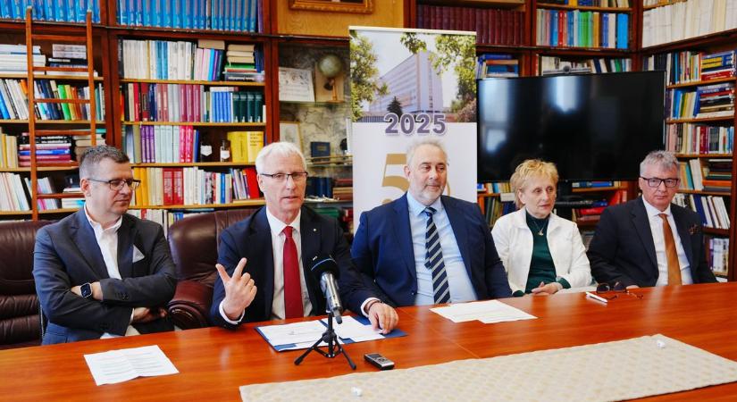 Újabb egészségügyi intézmények újulnak meg több mint 31 milliárd forintból – jelentette be Kisvárdán az államtitkár