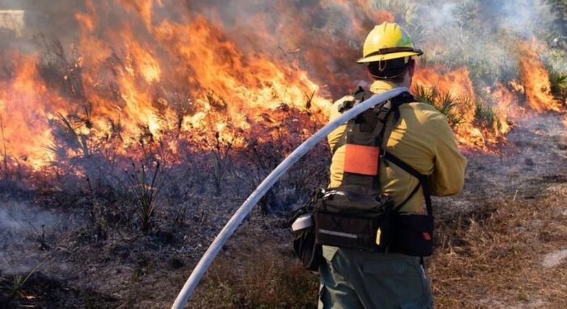 Lángok csaptak fel Kemenesszentmárton közelében