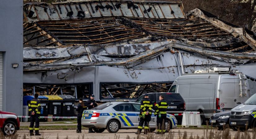 Őrizetbe vettek három gyanúsítottat a csehországi hadipari holdingnál történt terrortámadás miatt
