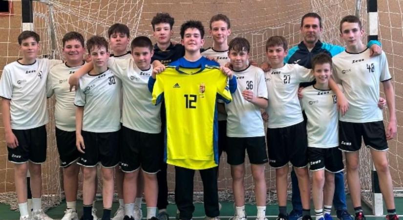 Licitre került Dibusz meze – fiatal kézisek álma a tét