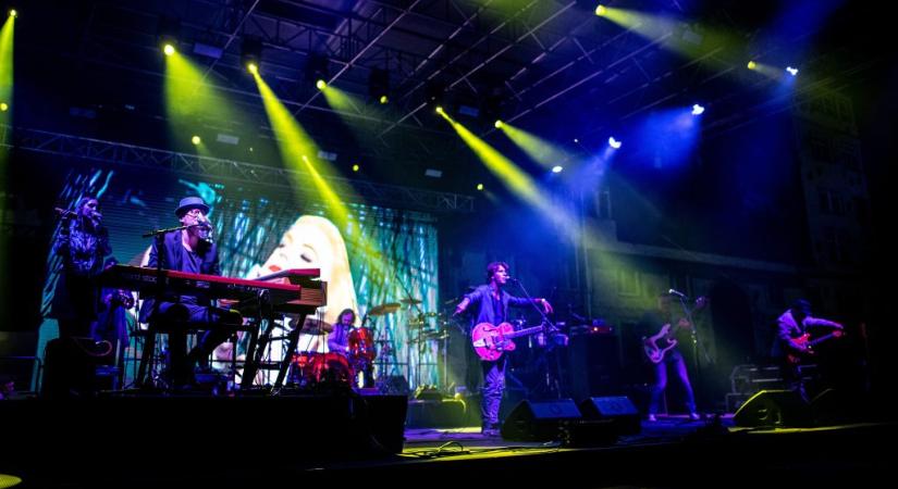 Kórházba került a Quimby egyik tagja, nélküle lépnek színpadra a közelgő jubileumi koncerten