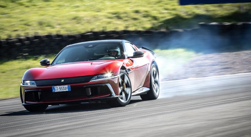 Banális probléma miatt rendelik vissza a V12-es Ferrarit