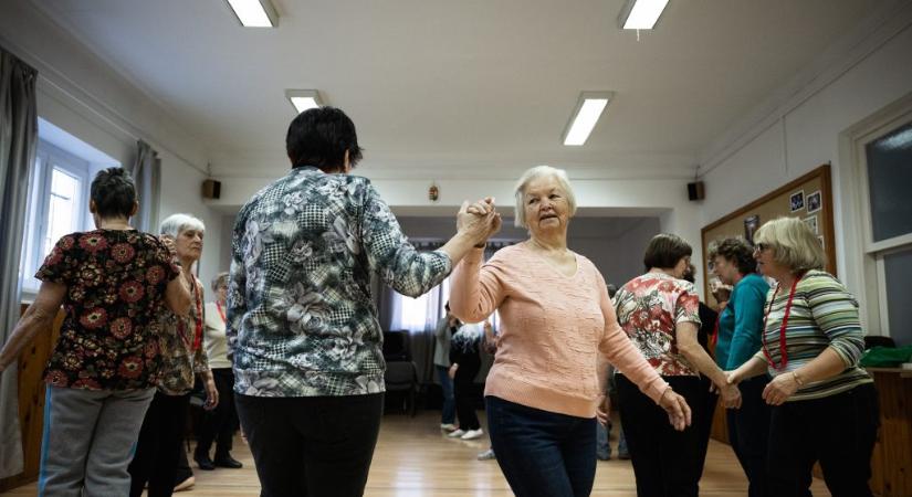 Megborult a magyar nyugdíjkassza, a kormánynak kell aládúcolni