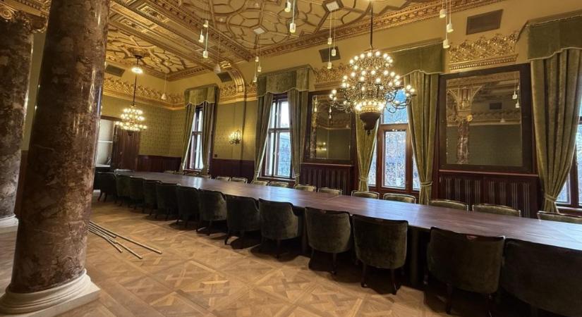 Újabb Hadházy-galéria jelent meg az MNB-székházból