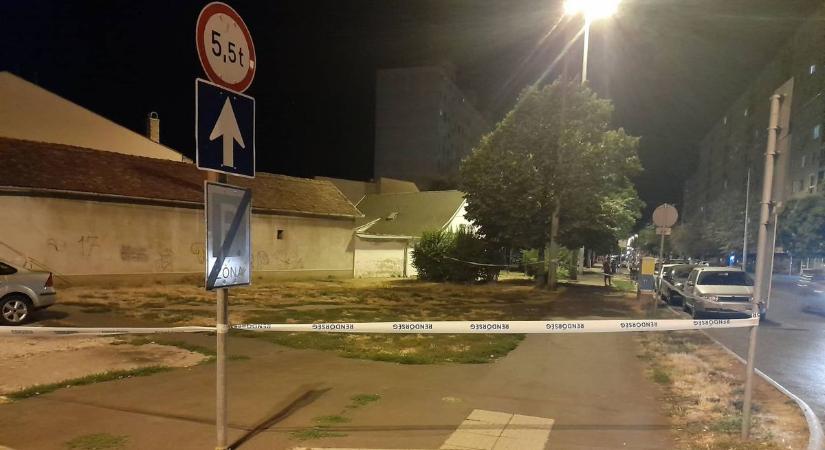 Brutális támadás a Csapó utcán: még akkor sem álltak le, amikor már szirénázva jöttek a rendőrök – videóval!