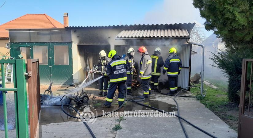 Elektromos robogó égett Jászapátiban