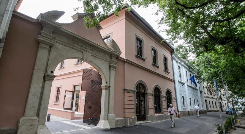 Az egri Fidesz soron kívül, áron alul adná ki a HEMO kávézót, 110 millió forint párolgott el