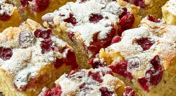 A legegyszerűbb meggyes süti: a nagyi receptje mindig sikerül