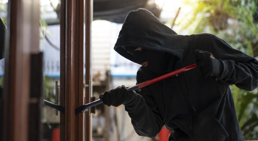 Egy bűnöző elárulta: Az 5 leggyakoribb hiba, ami miatt a betörők bejutnak a házadba – észrevétlenül