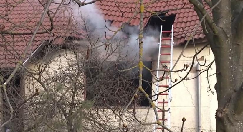 Szörnyű részletek: így találták meg a kis hevesi házban a holttestet – videóval
