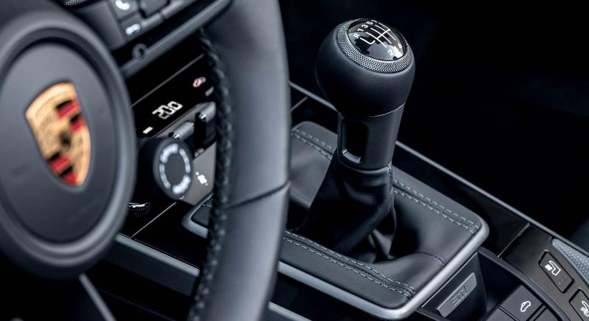 Nincs veszve minden, így mentik meg a kézi váltót