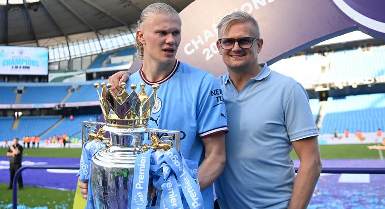 Átszámítva 45 millió forintért vásárolt könyvet a Manchester City sztárja, amit rögtön tovább is adományozott