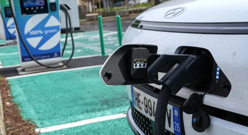 Tömeges visszahívás tűzveszély miatt – az ön autója is érintett lehet