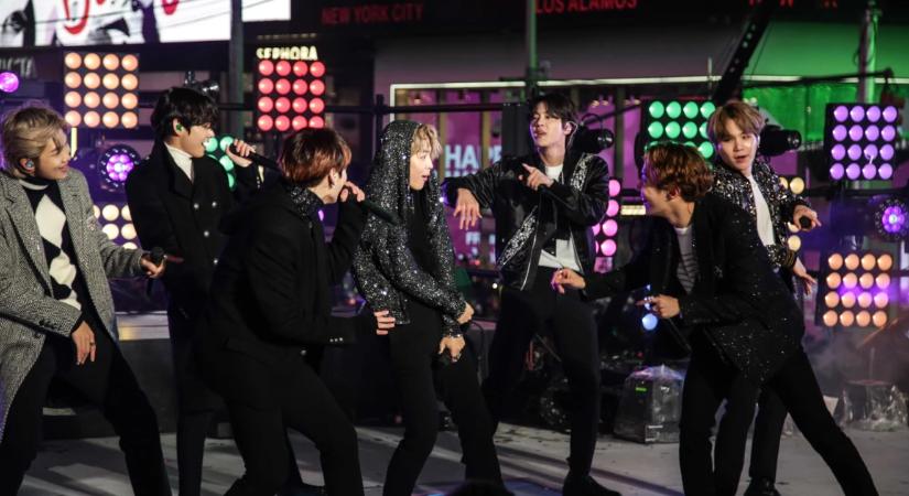 Bizonyos kor fölött már nem lehet érteni: 18 millióan nézték a katonaságból visszatérő fiúbandát