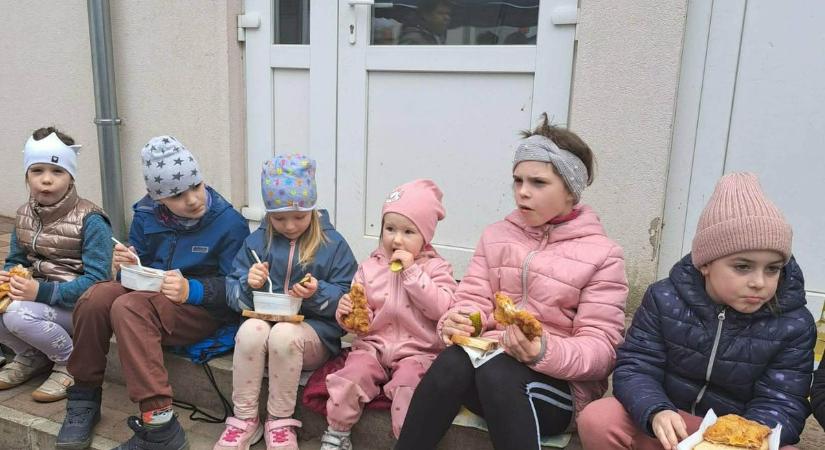 Közösen dolgoztak a faluért, megtisztították Szilsárkány környezetét