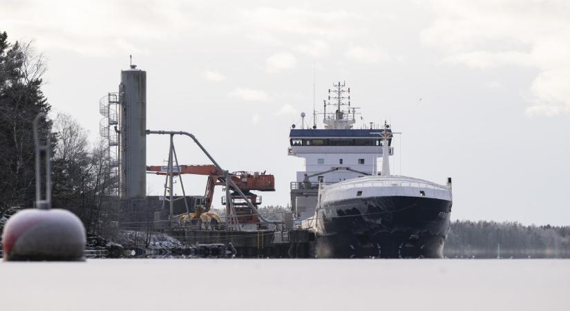 Lángba borult egy fontos orosz olajipari kikötő, megint lecsaptak az ukránok