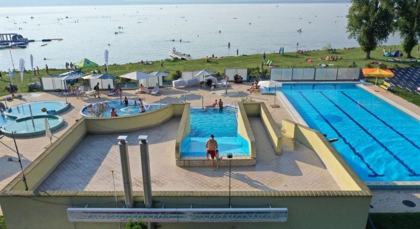 Váratlan fordulat a szezon előtt: nem nyit ki az egyik népszerű fürdő a Balaton mellett
