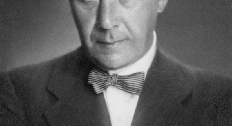 Városi séta Kosztolányi Dezső születésnapján