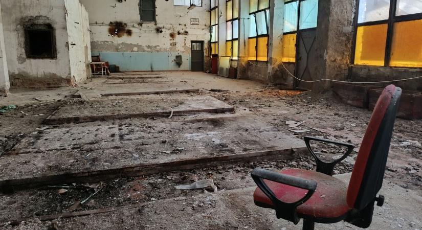 Urbex: Madárjárta vasi fűtőház, nem hiszed el, mi mindent találtunk az épületben – fotók, videó