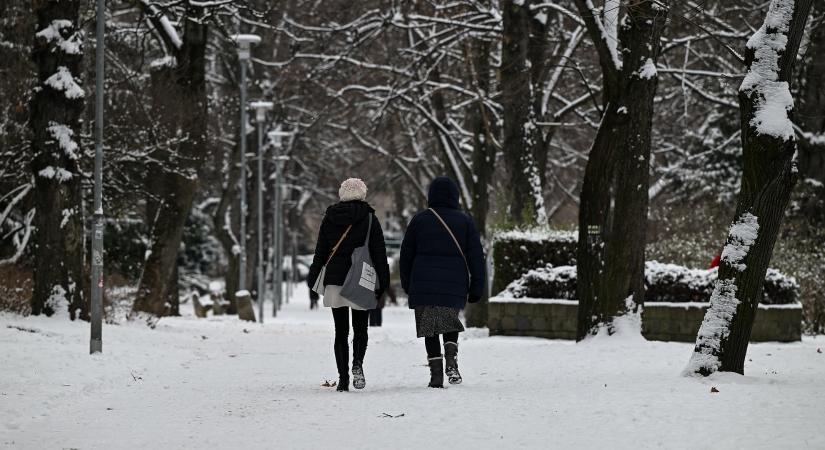 Mindenre kiadták a riasztást: esőre, szélre és 15–20 centis hóra is