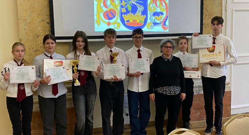 Megállíthatatlanok a szennai fiatalok: ismét taroltak és a Kárpát-medencei döntőbe jutottak