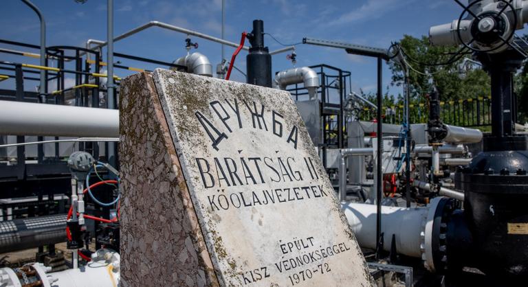 Vizsgálatot indított a Politico, miután lehallgatták a riportert, aki a Barátság vezetékről beszélt telefonon