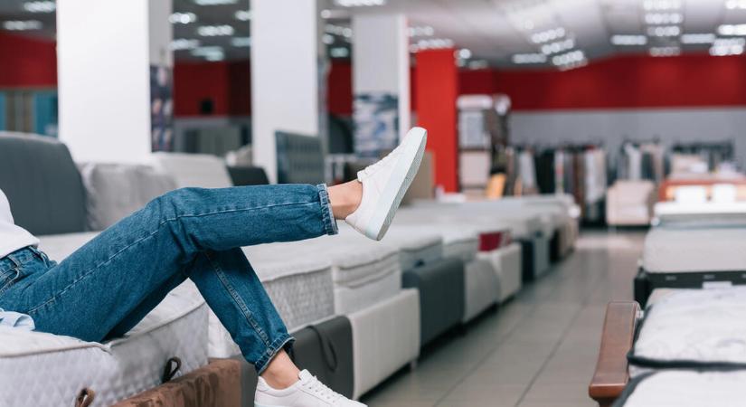 Csődvédelmet kért az osztrák bútoróriás – Magyarországon is vannak gyáraik