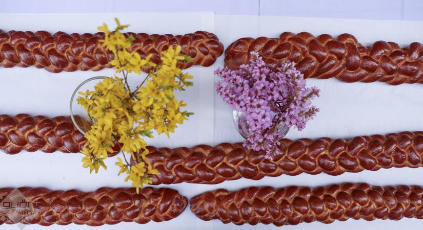 Húsvétváró kalácsáldással – Az idősek klubjai ünnepeltek