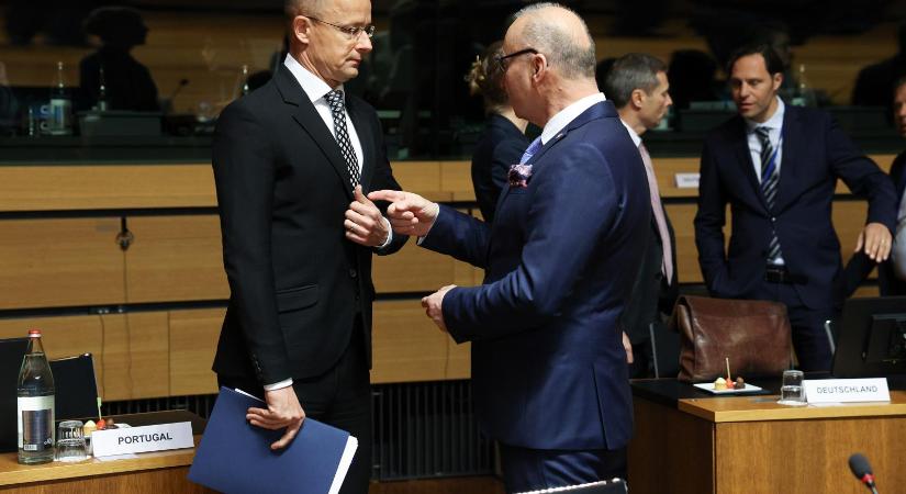 Az EU Tanácsa: A szakmai titoktartás szabályai vonatkoznak Szijjártóra