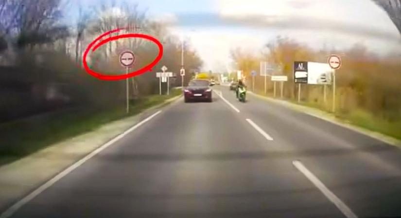 Megosztotta a kommentelőket a szabálytalan motoros előzése – elszabadultak a vélemények (videó)