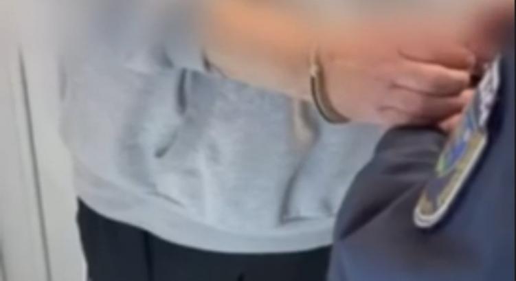 Késett a busz, bosszúból lefejelték a sofőrt Ajkán