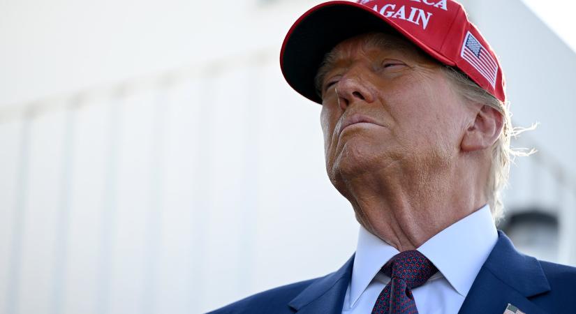 Kegyetlen számok jöttek: padlóra került Trump