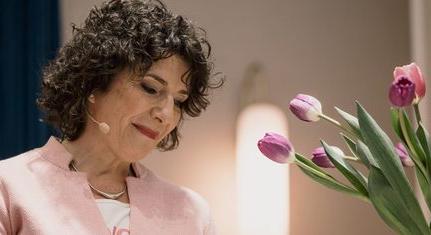 Visszalépteti három jelöltjét a DK