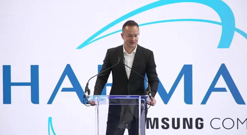 Újabb nagy autóipari beruházást jelentett be Szijjártó Péter