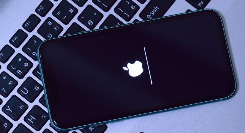 Itt az iOS 26.4, ami nem forradalmi, mégis ettől lesz igazán élvezet használni az iPhone-odat