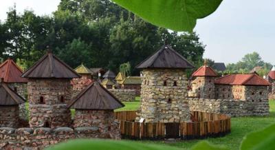 Megújult látnivalókkal nyitja a szezont a dinnyési Várpark