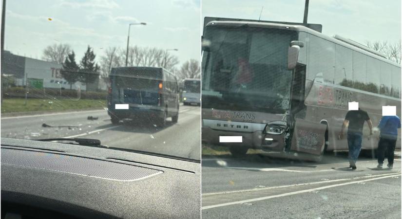 Baleset a 4-esen Szabolcsban! Busszal karambolozott egy kisbusz! (fotók)