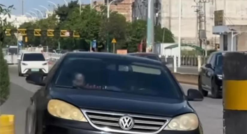 Kegyetlen akadály az utakon: aki itt átmegy, az tényleg tud vezetni!