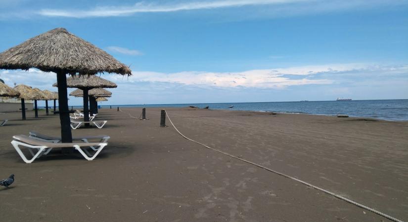 Olajszennyezés árnyékolja be a mexikói tengerparti szezont, veszélyben a turizmus