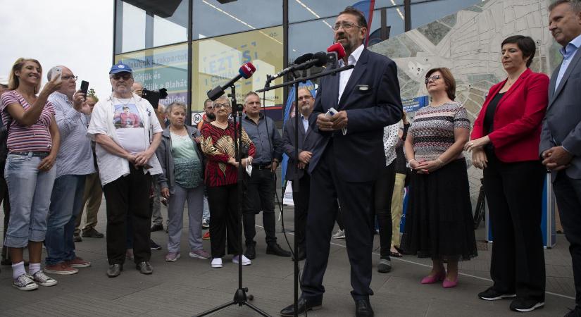 Végig tudta volna csinálni a kampányt Komáromi Zoltán, de a DK elnöksége hozott egy döntést, amivel ő egyetértett