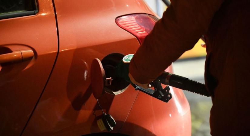 Tízpontos javaslatot húzott elő a cilinderből az IEA – nem ártana azonnal csökkenteni az olajfogyasztást