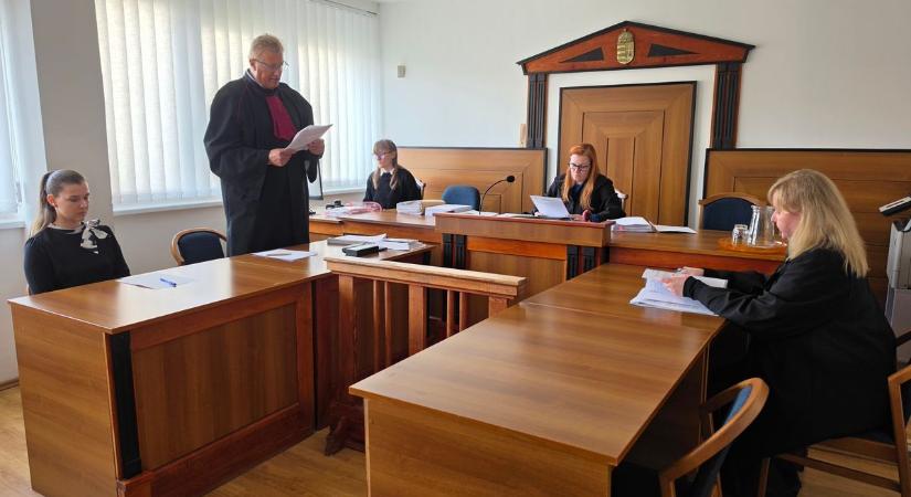 A mozgásában korlátozott családtagon "leverték" a pénzt a rablók