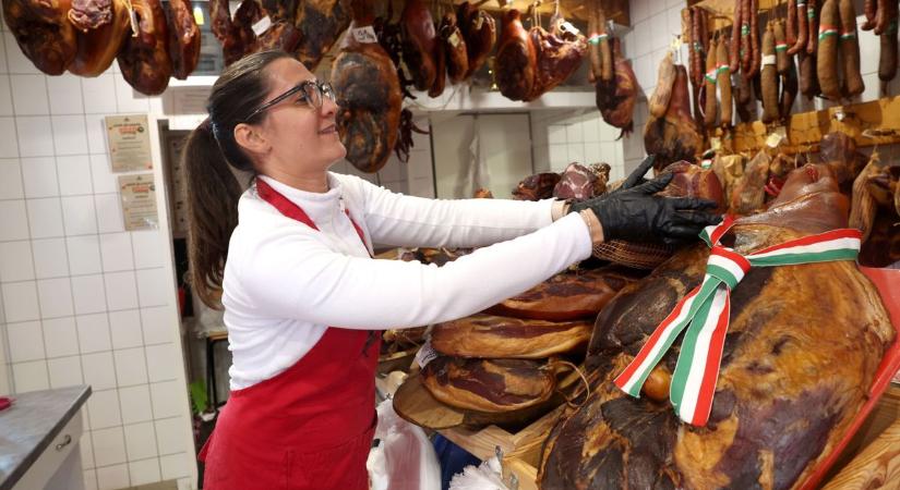 Brutális fordulat a húspultoknál: idén ennyiért vehetjük meg a tökéletes ünnepi sonkát!