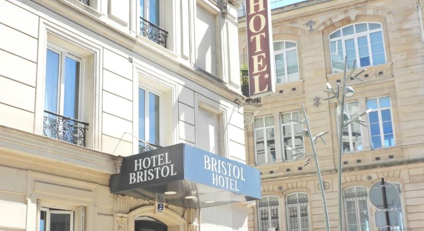 Tűz ütött ki Párizsban, a bristoli palotában, az Élysée-palota mellett