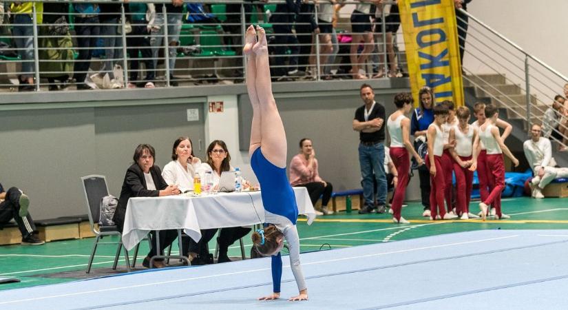 A dobogó harmadik fokára állhatott a siófoki Perczel gimnázium leány tornászcsapata